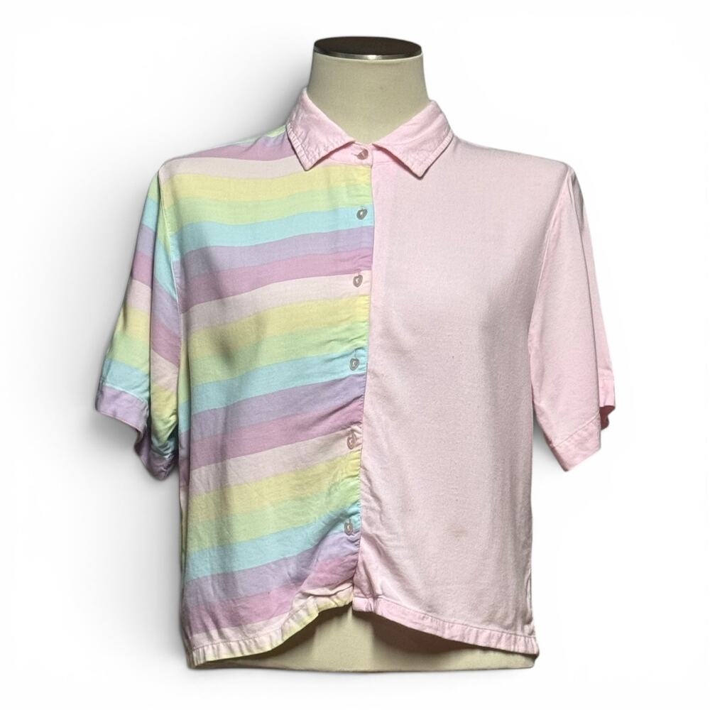 Hot Topic Short Sleeve Button Up Cropped Blouse Top Rainbow Pastel Pink Large